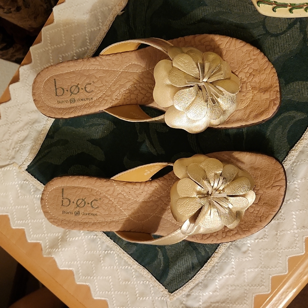 Gold Sandals . Size 8 M/W . Leather Upper . By B.O.C.